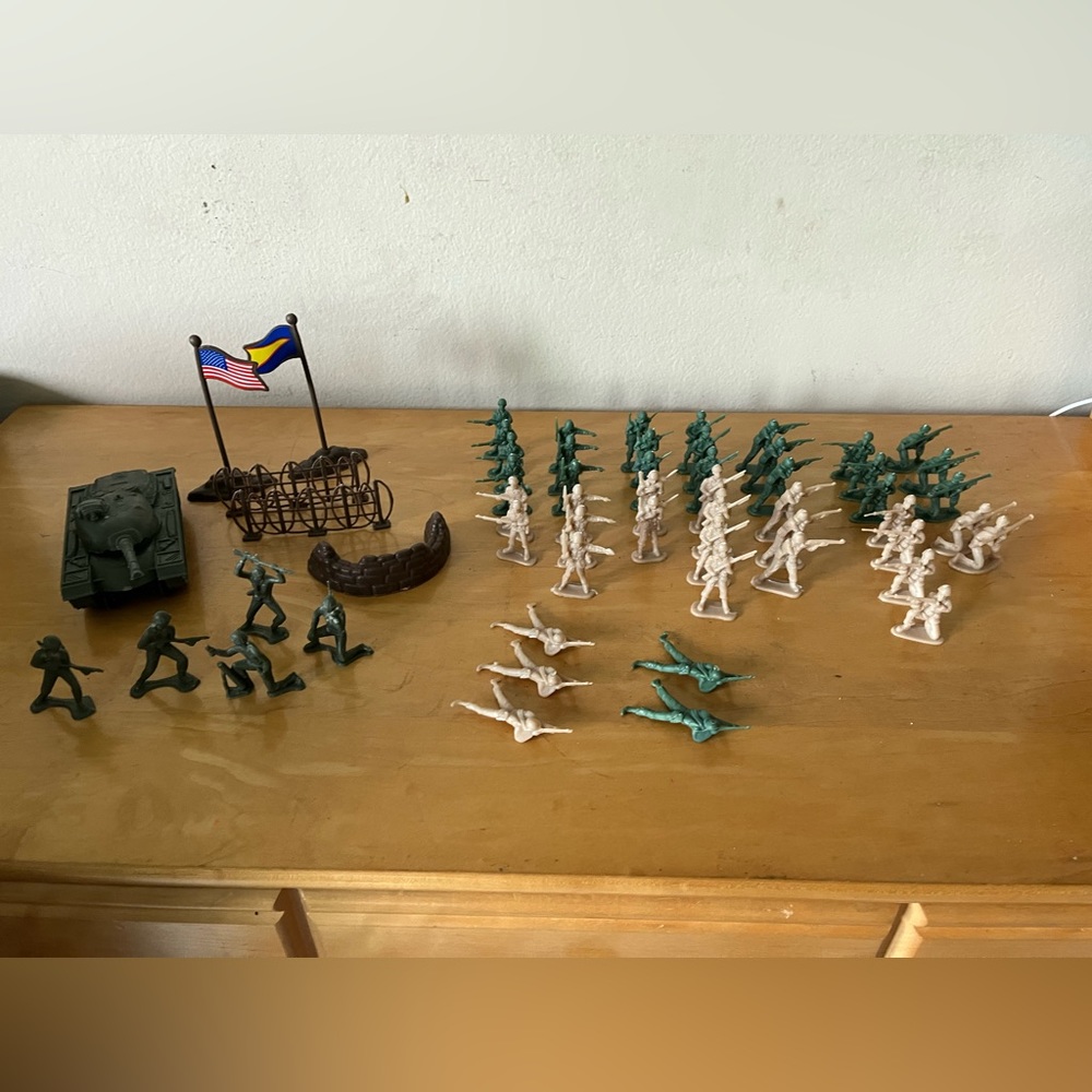 4 for $20 - army men set